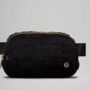 Lululemon Belt Bag in Black Sherpa